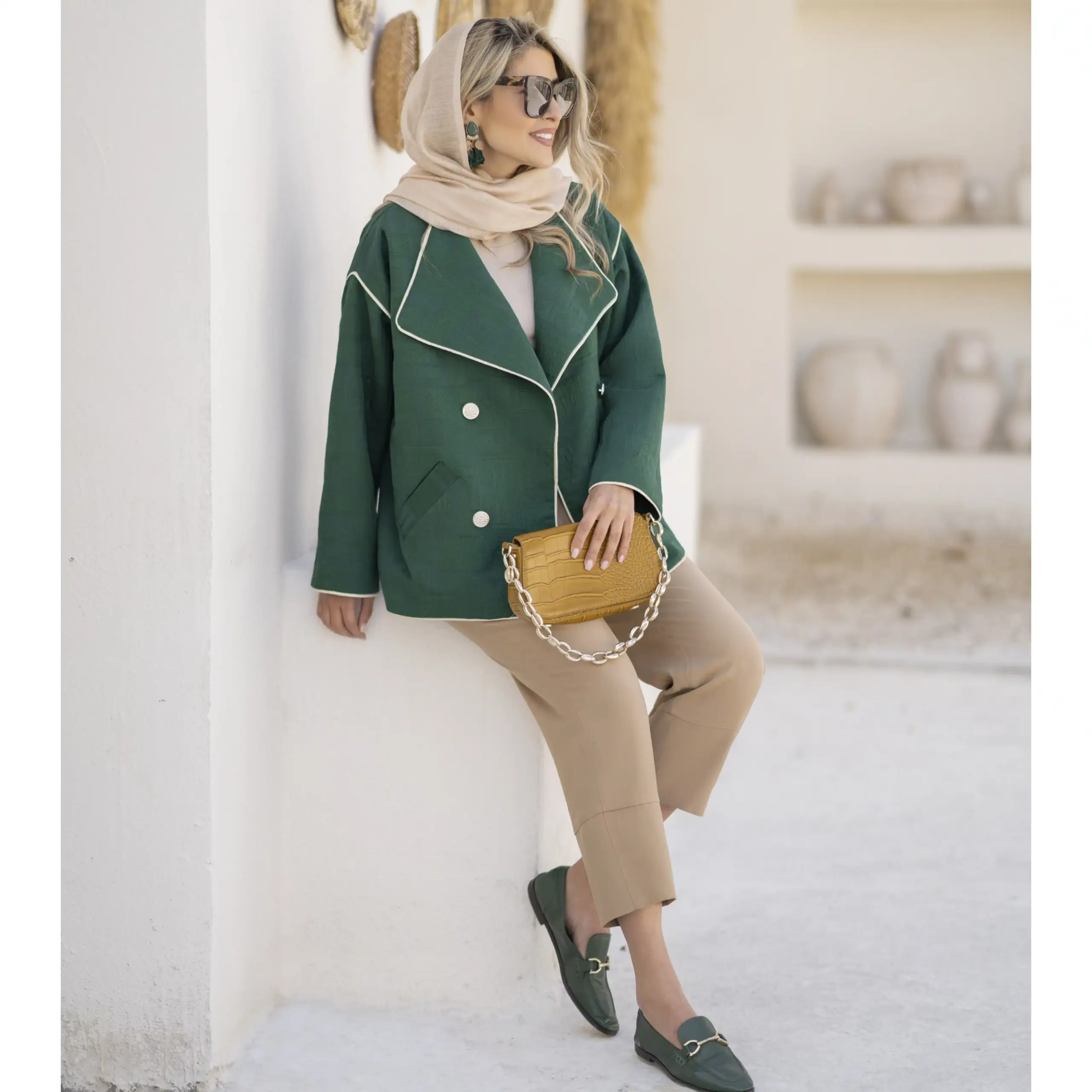 کت چهار دکمه سبز با مغزی طلایی - Image 2
